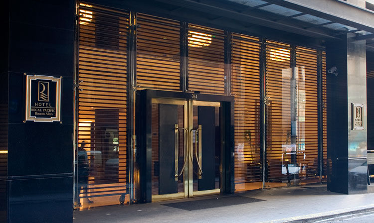 Regal Pacific Puerto Madero Hotell Buenos Aires Eksteriør bilde Entrance to the hotel