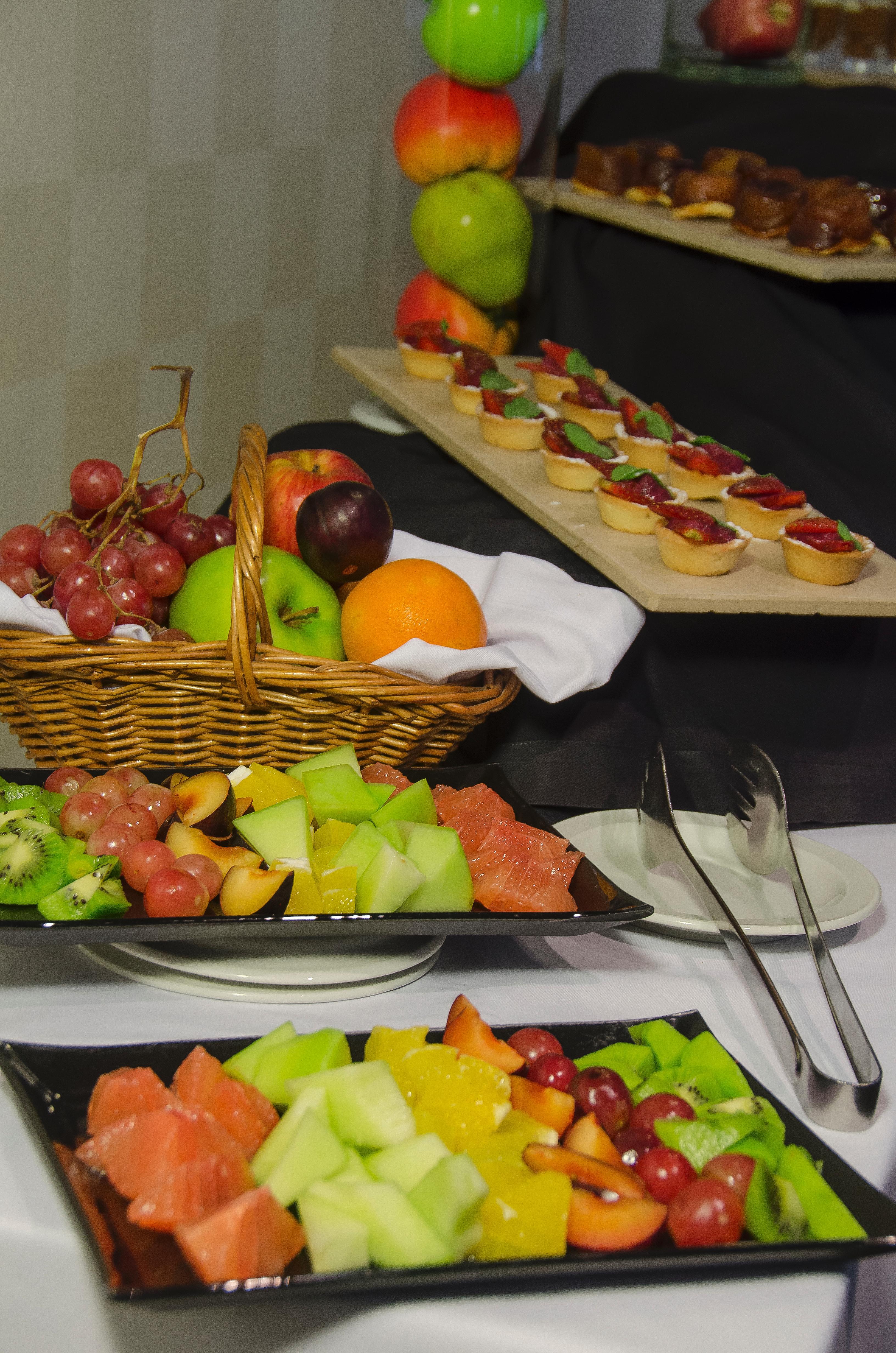 Regal Pacific Puerto Madero Hotell Buenos Aires Eksteriør bilde Fruit and canapés