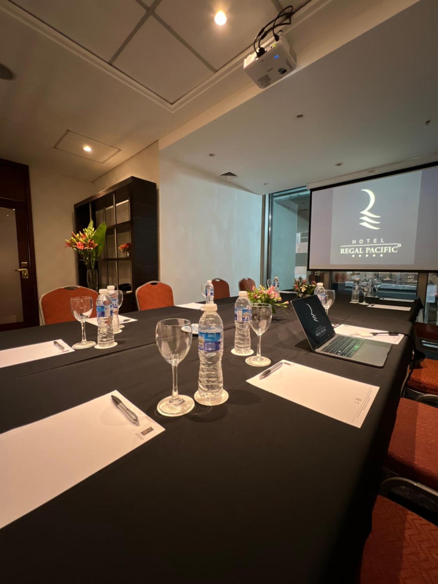 Regal Pacific Puerto Madero Hotell Buenos Aires Eksteriør bilde Legal Pacific's meeting room