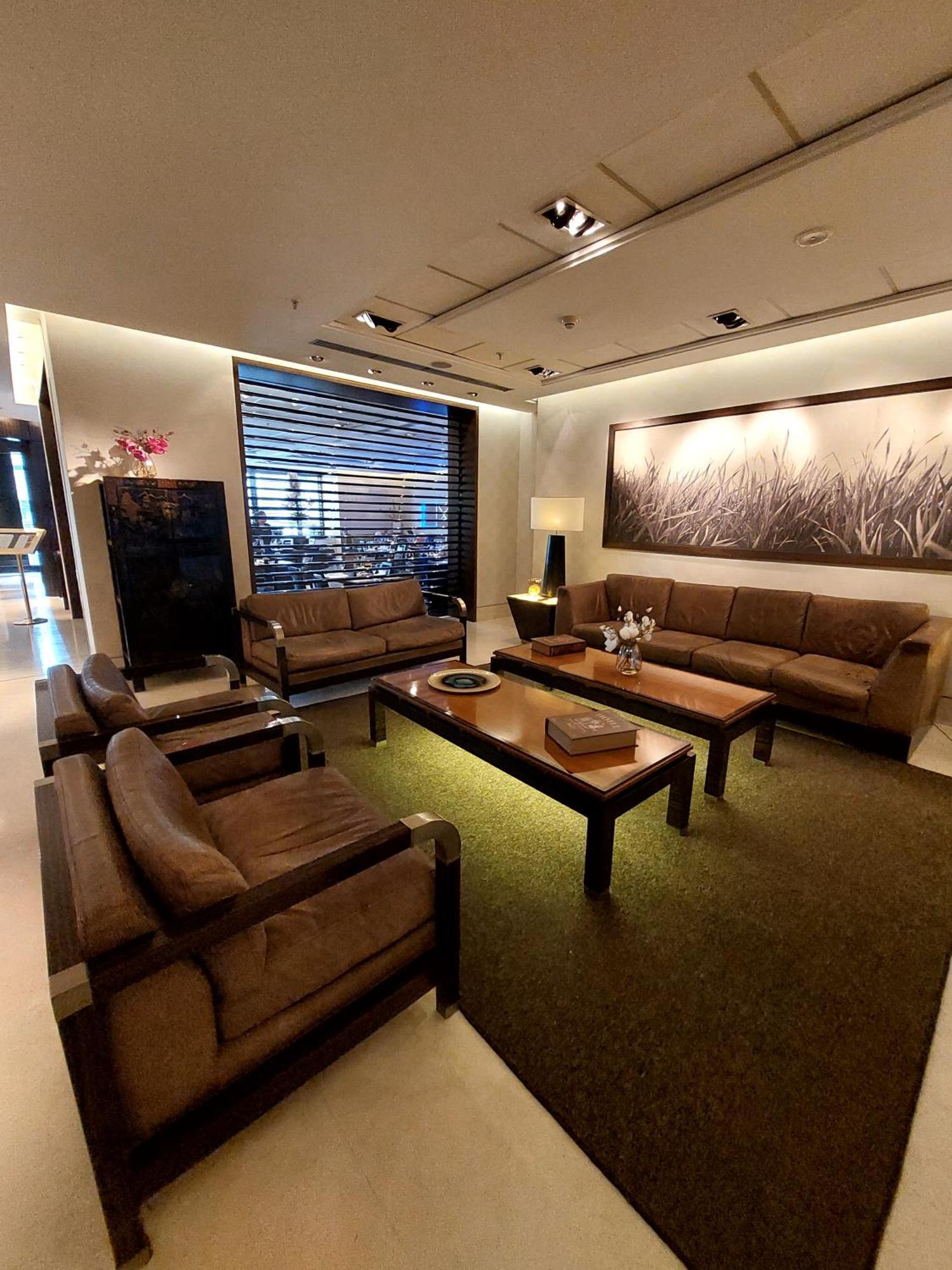 Regal Pacific Puerto Madero Hotell Buenos Aires Eksteriør bilde The lounge at the airport