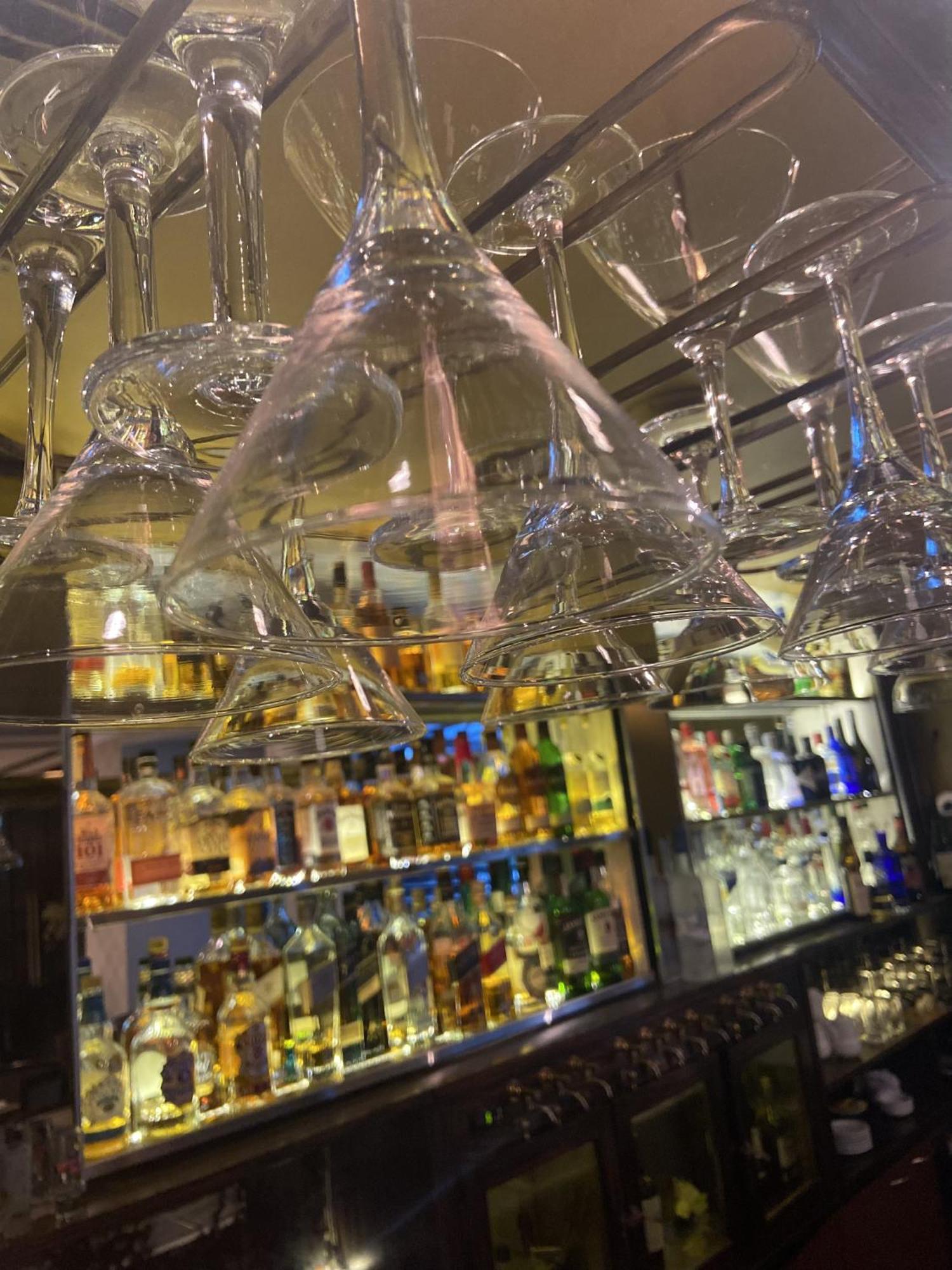 Regal Pacific Puerto Madero Hotell Buenos Aires Eksteriør bilde Wine glasses hanging above a bar