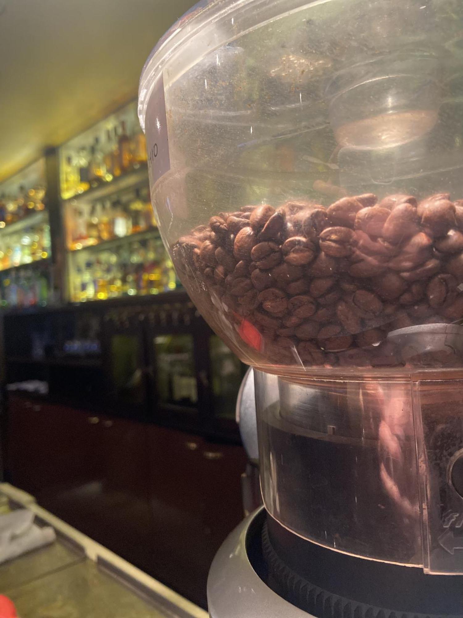 Regal Pacific Puerto Madero Hotell Buenos Aires Eksteriør bilde Coffee beans in a coffee grinder