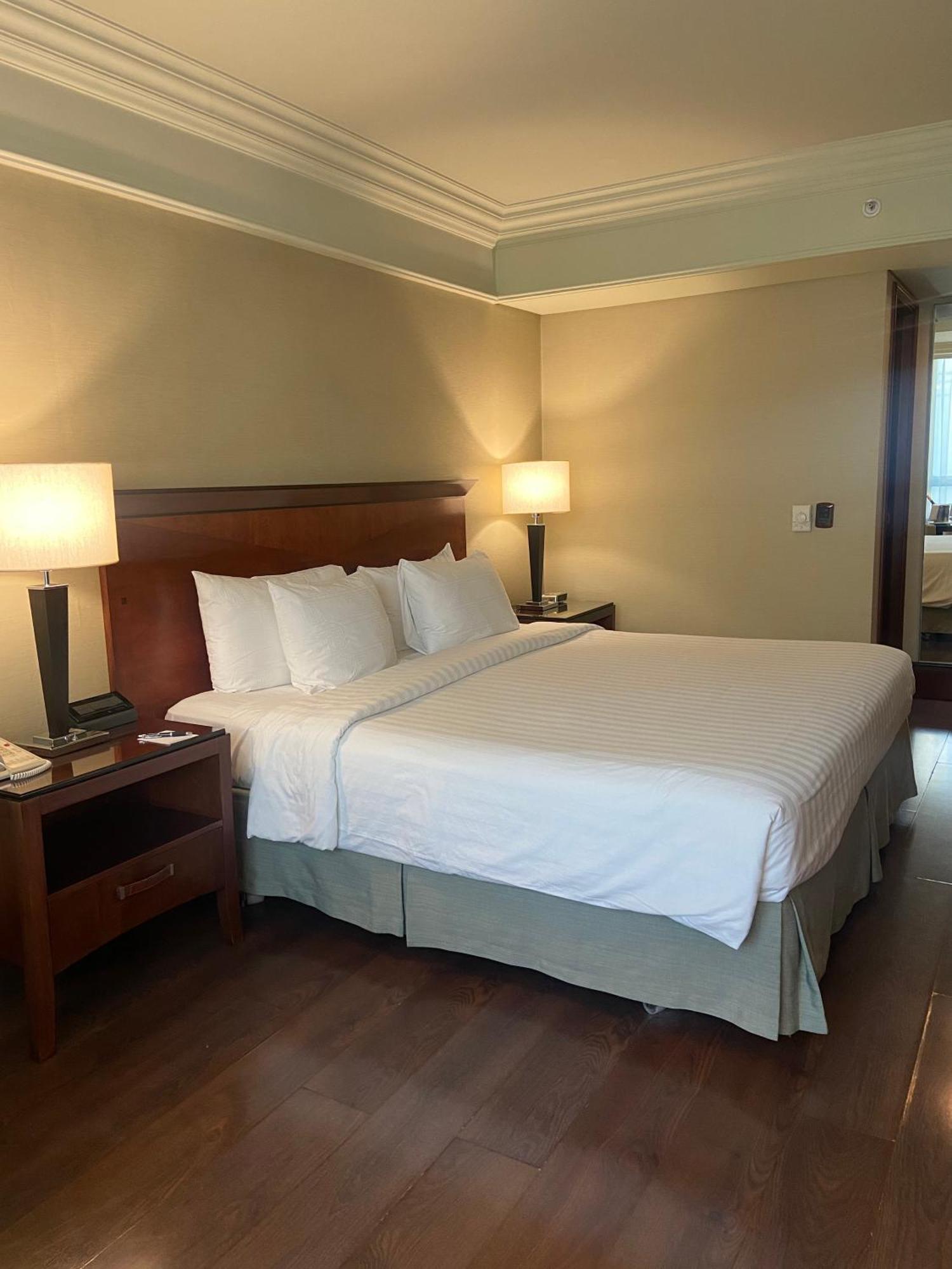 Regal Pacific Puerto Madero Hotell Buenos Aires Eksteriør bilde A guest room at the Hilton Garden Inn in San Francisco, California